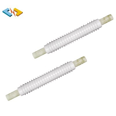 Silikono gumos kompozitinis izoliatorius, skirtas geležinkelių fazės dalijimosi izoliacijai